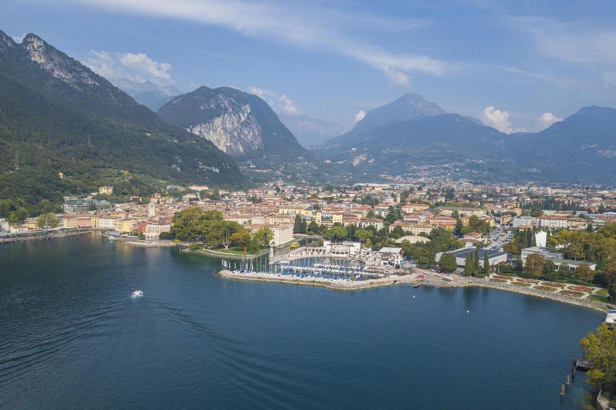 Casa Azzurra 150Mt From Lake - Happy Rentals リーヴァ・デル・ガルダ エクステリア 写真