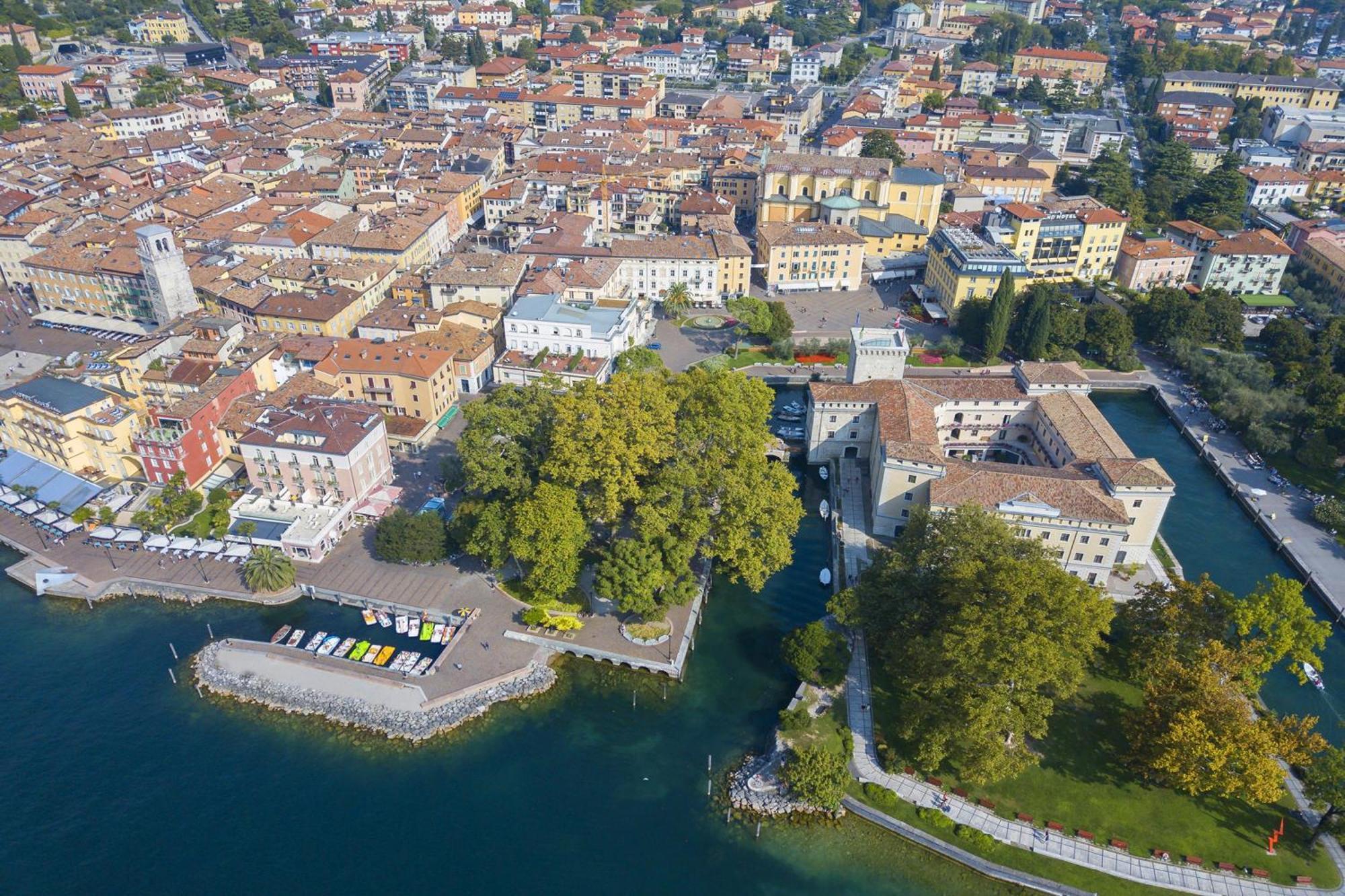 Casa Azzurra 150Mt From Lake - Happy Rentals リーヴァ・デル・ガルダ エクステリア 写真