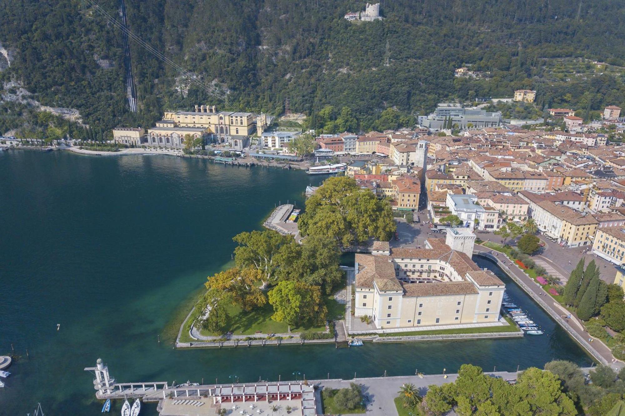 Casa Azzurra 150Mt From Lake - Happy Rentals リーヴァ・デル・ガルダ エクステリア 写真
